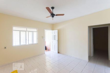 Casa à venda com 80m², 2 quartos e 2 vagasSala