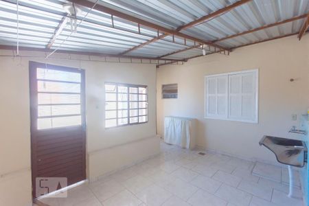Casa à venda com 80m², 2 quartos e 2 vagasArea de serviço