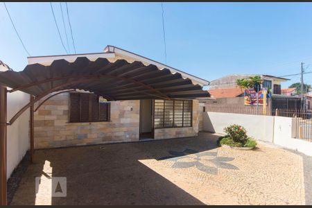 Casa à venda com 80m², 2 quartos e 2 vagasFachada