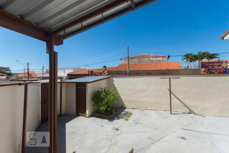 Casa à venda com 80m², 2 quartos e 2 vagasQuintal dos fundos