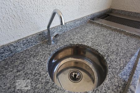 Sacada = Torneira de apartamento para alugar com 2 quartos, 49m² em Vila Yolanda, Osasco