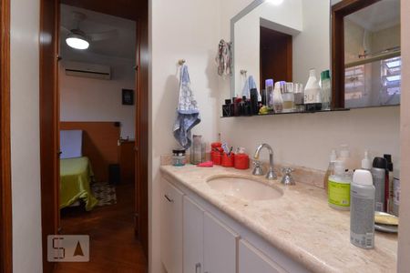 Casa à venda com 157m², 3 quartos e 3 vagas Casa à venda com 157m², 3 quartos e 3 vagasBanheiro das Suítes 2 e 3