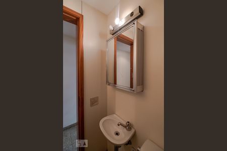 Apartamento para alugar com 296m², 4 quartos e 4 vagasBanheiro de Serviço