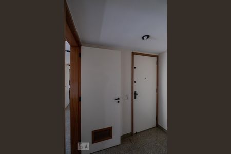 Apartamento para alugar com 296m², 4 quartos e 4 vagasPorta de Serviço