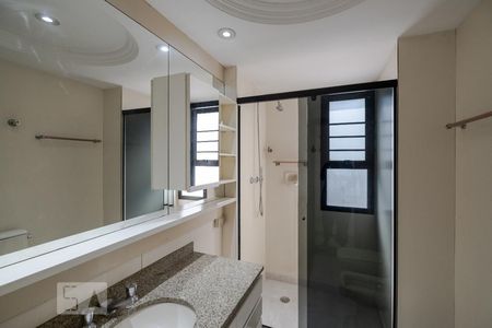 Apartamento para alugar com 296m², 4 quartos e 4 vagasBanheiro da Suíte 1