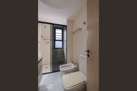 Apartamento para alugar com 296m², 4 quartos e 4 vagasBanheiro da Suíte 1