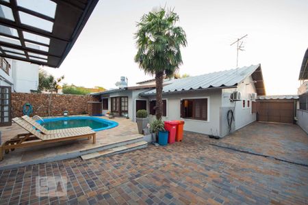 Casa à venda com 400m², 4 quartos e 2 vagas Casa à venda com 400m², 4 quartos e 2 vagasPiscina