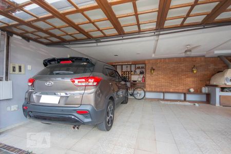 Casa à venda com 400m², 4 quartos e 2 vagas Casa à venda com 400m², 4 quartos e 2 vagasGaragem