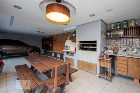 Casa à venda com 400m², 4 quartos e 2 vagas Casa à venda com 400m², 4 quartos e 2 vagaschurrasqueira