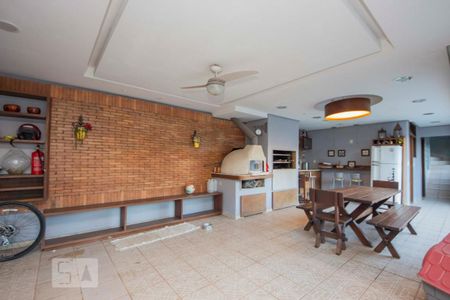 Casa à venda com 400m², 4 quartos e 2 vagas Casa à venda com 400m², 4 quartos e 2 vagaschurrasqueira