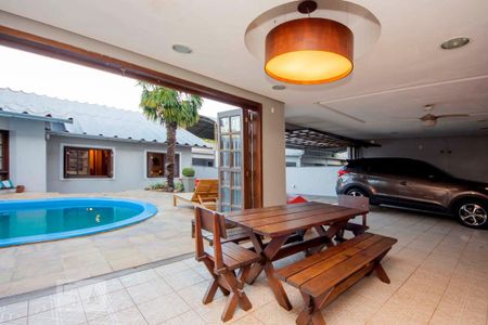 Casa à venda com 400m², 4 quartos e 2 vagas Casa à venda com 400m², 4 quartos e 2 vagaschurrasqueira