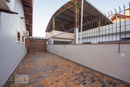 Casa à venda com 400m², 4 quartos e 2 vagas Casa à venda com 400m², 4 quartos e 2 vagasGaragem