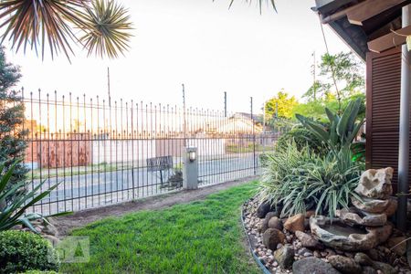 Casa à venda com 400m², 4 quartos e 2 vagas Casa à venda com 400m², 4 quartos e 2 vagasFrente