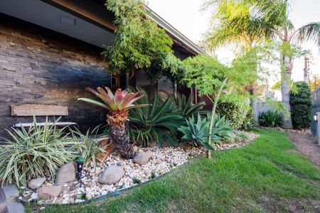 Casa à venda com 400m², 4 quartos e 2 vagas Casa à venda com 400m², 4 quartos e 2 vagasFrente