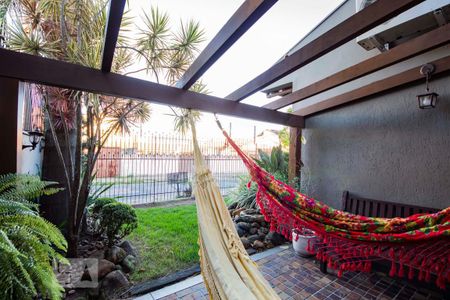 Casa à venda com 400m², 4 quartos e 2 vagas Casa à venda com 400m², 4 quartos e 2 vagasFrente