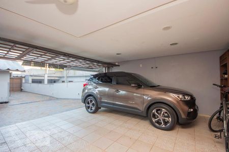 Casa à venda com 400m², 4 quartos e 2 vagas Casa à venda com 400m², 4 quartos e 2 vagasGaragem