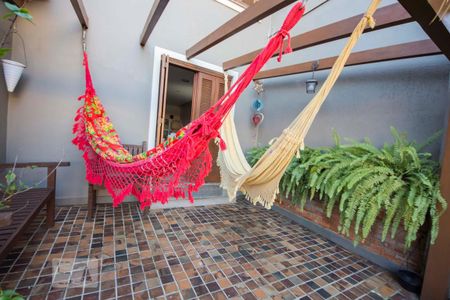 Casa à venda com 400m², 4 quartos e 2 vagas Casa à venda com 400m², 4 quartos e 2 vagasFrente