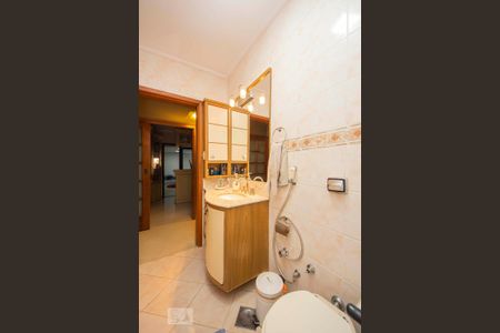 Casa à venda com 400m², 4 quartos e 2 vagas Casa à venda com 400m², 4 quartos e 2 vagasBanheiro 2