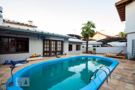 Casa à venda com 400m², 4 quartos e 2 vagas Casa à venda com 400m², 4 quartos e 2 vagasPiscina