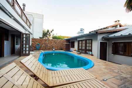 Casa à venda com 400m², 4 quartos e 2 vagas Casa à venda com 400m², 4 quartos e 2 vagasPiscina