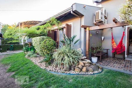 Casa à venda com 400m², 4 quartos e 2 vagas Casa à venda com 400m², 4 quartos e 2 vagasFrente