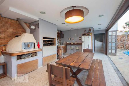 Casa à venda com 400m², 4 quartos e 2 vagas Casa à venda com 400m², 4 quartos e 2 vagaschurrasqueira