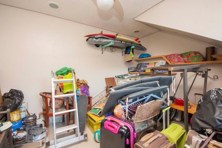 Casa à venda com 400m², 4 quartos e 2 vagas Casa à venda com 400m², 4 quartos e 2 vagasQuarto de hospede