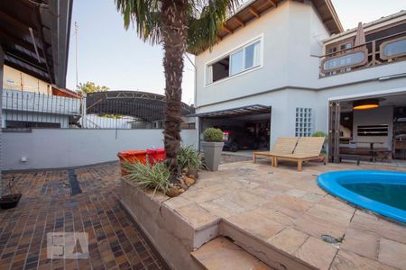 Casa à venda com 400m², 4 quartos e 2 vagas Casa à venda com 400m², 4 quartos e 2 vagasFundos