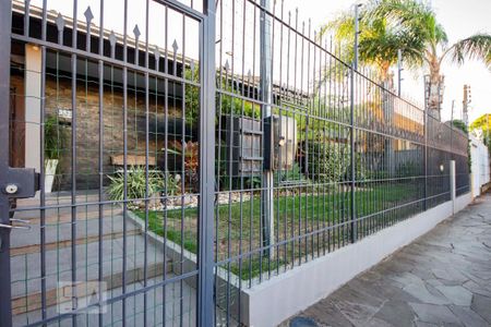 Casa à venda com 400m², 4 quartos e 2 vagas Casa à venda com 400m², 4 quartos e 2 vagasFachada da Casa