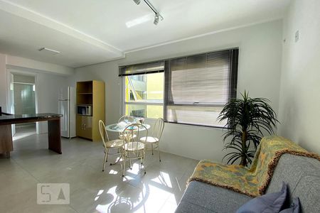 Sala de estar e jantar de kitnet/studio à venda com 1 quarto, 31m² em Rio Branco, Novo Hamburgo