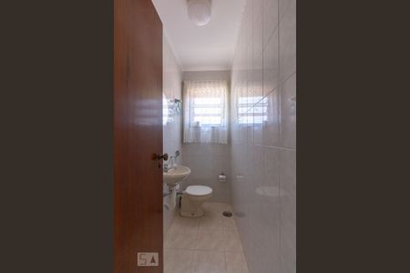 Casa à venda com 217m², 3 quartos e 5 vagasBanheiro de Serviço