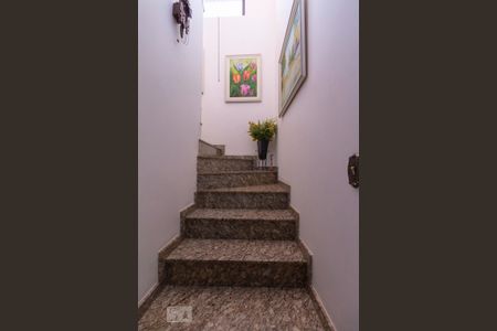 Casa à venda com 217m², 3 quartos e 5 vagasEscada