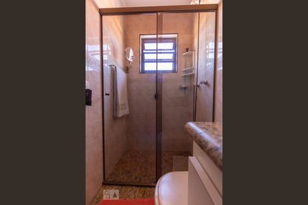 Casa à venda com 217m², 3 quartos e 5 vagasBanheiro da Suíte 2