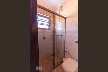 Casa à venda com 217m², 3 quartos e 5 vagasBanheiro da Suíte 2