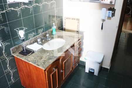 Casa à venda com 447m², 5 quartos e 6 vagasBanheiro 1