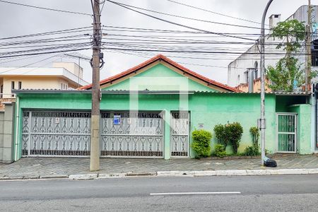 Casa à venda com 447m², 5 quartos e 6 vagas Casa à venda com 447m², 5 quartos e 6 vagasFachada