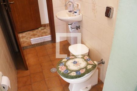 Casa à venda com 447m², 5 quartos e 6 vagasBanheiro 2