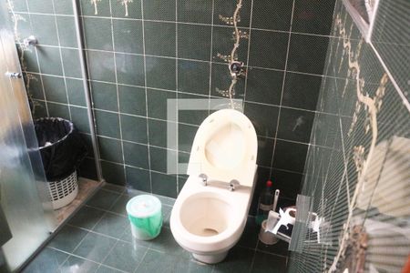 Casa à venda com 447m², 5 quartos e 6 vagasBanheiro 1