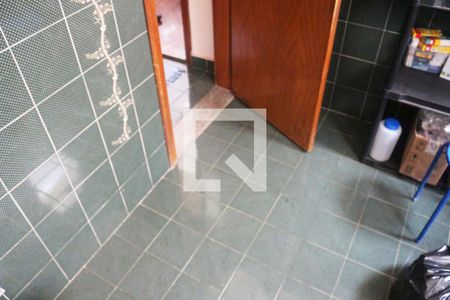 Casa à venda com 447m², 5 quartos e 6 vagasBanheiro 1