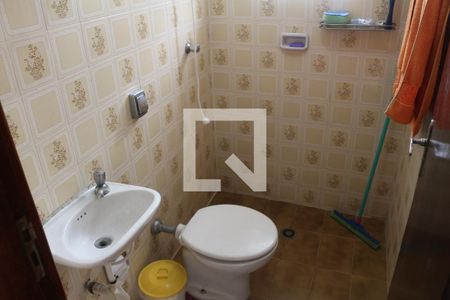 Casa à venda com 447m², 5 quartos e 6 vagasBanheiro 4