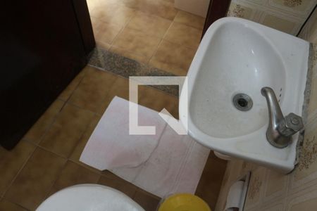 Casa à venda com 447m², 5 quartos e 6 vagasBanheiro 4