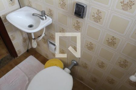 Casa à venda com 447m², 5 quartos e 6 vagasBanheiro 4
