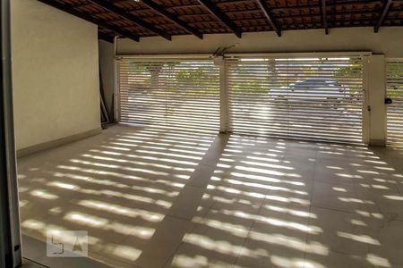 Sala 1 - Vista de casa para alugar com 3 quartos, 200m² em Chácara do Governador, Goiânia