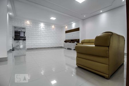 Sala 1 de casa para alugar com 3 quartos, 200m² em Chácara do Governador, Goiânia