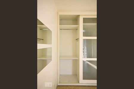 Apartamento à venda com 50m², 1 quarto e 1 vagaArmário da suíte 