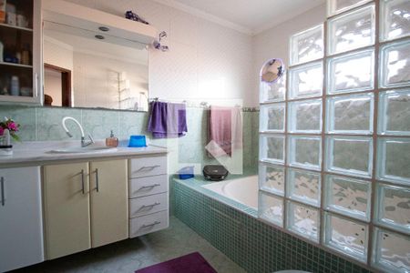 Casa à venda com 220m², 3 quartos e 2 vagasBanheiro 1