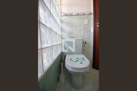 Casa à venda com 220m², 3 quartos e 2 vagasBanheiro 1