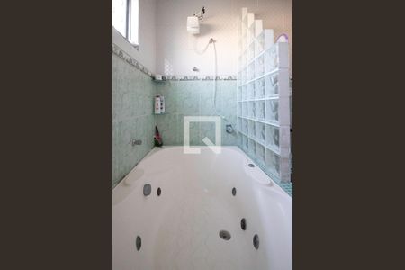 Casa à venda com 220m², 3 quartos e 2 vagasBanheiro 1