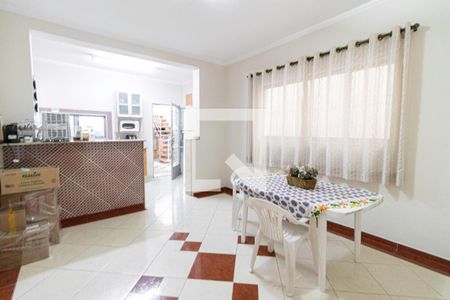 Casa à venda com 220m², 3 quartos e 2 vagasCozinha