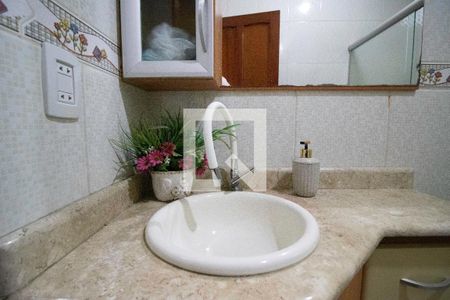 Casa à venda com 220m², 3 quartos e 2 vagasBanheiro 2